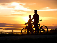 cyklisté při západu slunce