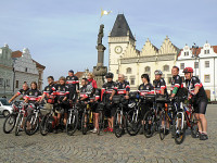 cyklisté ve dresech Cyklotour 2013